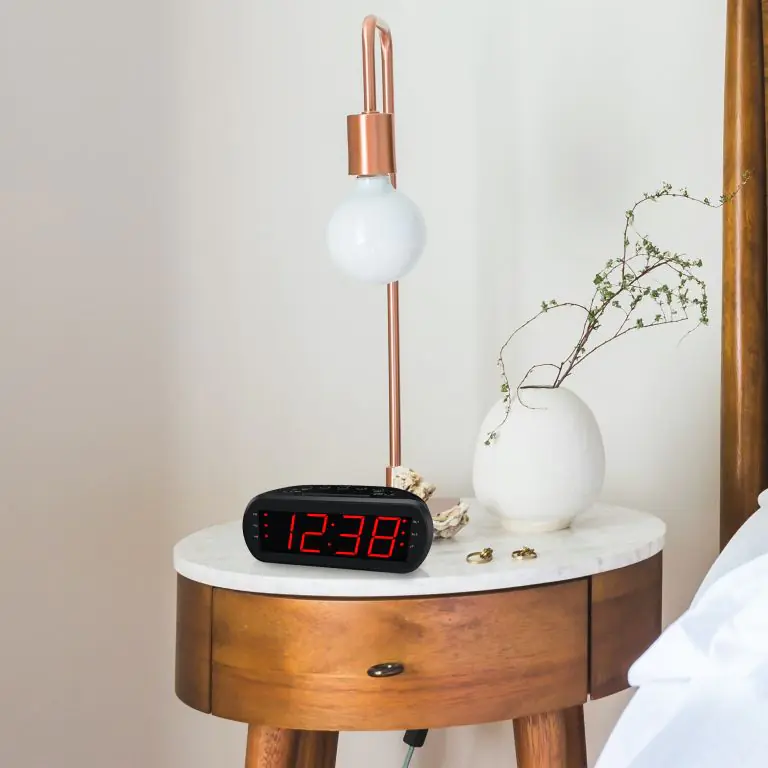 iTOMA Réveil Radio FM et Dab/Dab+ avec Port de Charge USB